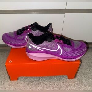 BRAND NEW - NEVER WORN - Nike Men's Vibrant Purple Athletic Shoes